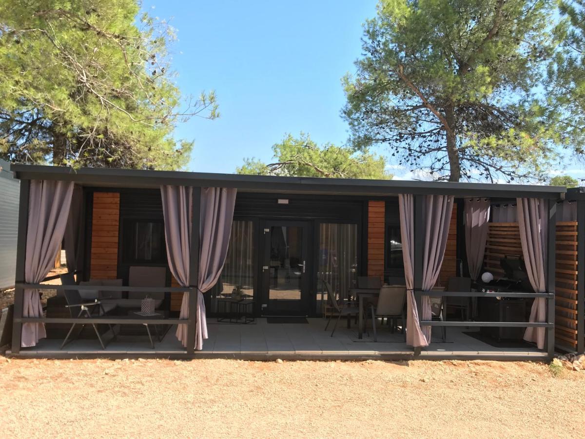 H&S Mobile Home Привлака Экстерьер фото